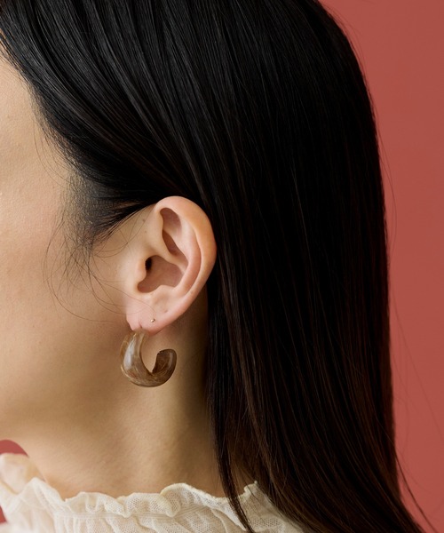 Shelly island（シェリーアイランド）の「マーブルフープピアス（ピアス（両耳用）・レディース・ブラウン/グリーン・FREE）」の2枚目の写真