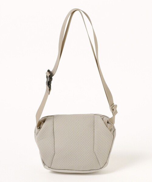 BEAMS BOY（ビームスボーイ）の「ARC’TERYX / MANTIS1 WAISTPACK（ボディバッグ/ウエストポーチ・レディース・ブラック/ブラウン系その他4/ネイビー/ベージュ/ブラック系その他4/チャコールグレー/ナチュラル/ピンク・ONE SIZE）」の15枚目の写真