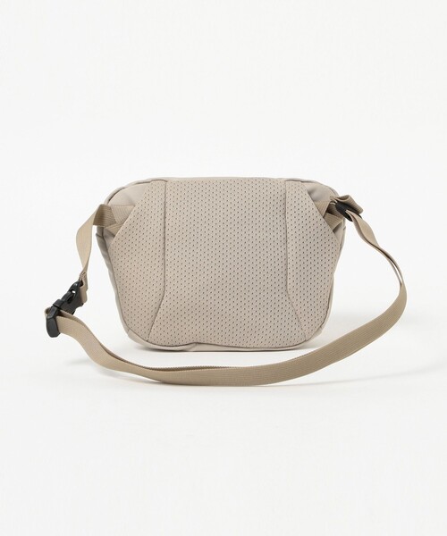 BEAMS BOY（ビームスボーイ）の「ARC’TERYX / MANTIS1 WAISTPACK（ボディバッグ/ウエストポーチ・レディース・ブラック/ブラウン系その他4/ネイビー/ベージュ/ブラック系その他4/チャコールグレー/ナチュラル/ピンク・ONE SIZE）」の19枚目の写真