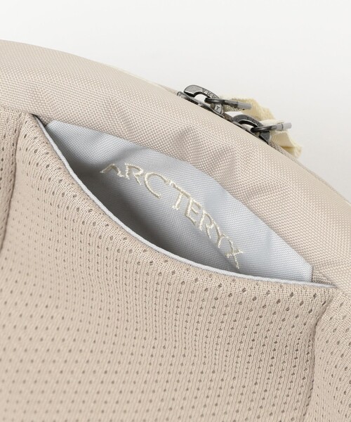 BEAMS BOY（ビームスボーイ）の「ARC’TERYX / MANTIS1 WAISTPACK（ボディバッグ/ウエストポーチ・レディース・ブラック/ブラウン系その他4/ネイビー/ベージュ/ブラック系その他4/チャコールグレー/ナチュラル/ピンク・ONE SIZE）」の16枚目の写真