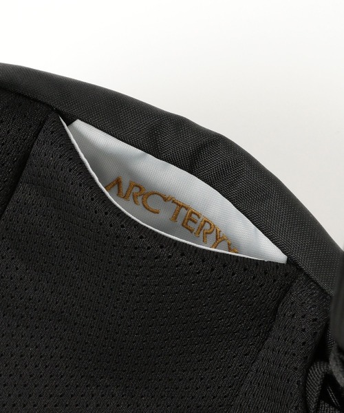 BEAMS BOY（ビームスボーイ）の「ARC’TERYX / MANTIS1 WAISTPACK（ボディバッグ/ウエストポーチ・レディース・ブラック/ブラウン系その他4/ネイビー/ベージュ/ブラック系その他4/ブラック×ブラック/ナチュラル/ピンク/オフホワイト/レッド・ONE SIZE）」の11枚目の写真