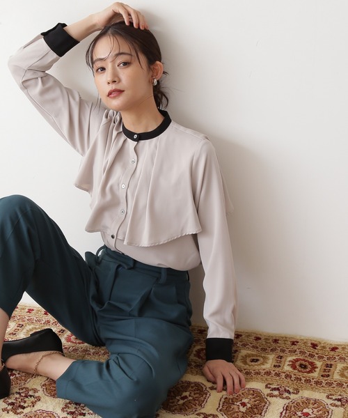 N.（N. Natural Beauty Basic）（エヌエヌナチュラルビューティーベーシック）の「◆バイカラーケープトロミブラウス（シャツ/ブラウス・レディース・オフホワイト/ライトグリーン/ナチュラル・MEDIUM）」の3枚目の写真