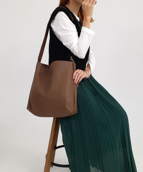 thank U more（サンキューモア）の「レザー ビッグ ショルダーバッグ（ショルダーバッグ・レディース・ダークベージュ/ブラウン/キャメル/ブラック・FREE）」の4枚目の写真