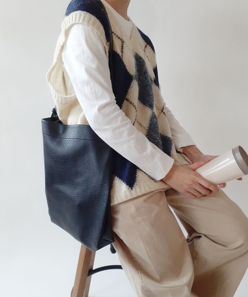 thank U more（サンキューモア）の「レザー ビッグ ショルダーバッグ（ショルダーバッグ・レディース・ダークベージュ/ブラウン/キャメル/ブラック・FREE）」の2枚目の写真