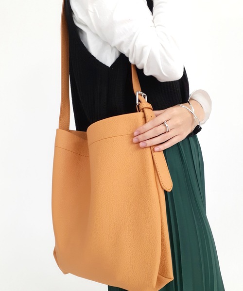 thank U more（サンキューモア）の「レザー ビッグ ショルダーバッグ（ショルダーバッグ・レディース・ダークベージュ/ブラウン/キャメル/ブラック・FREE）」の6枚目の写真