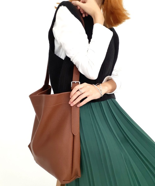 thank U more（サンキューモア）の「レザー ビッグ ショルダーバッグ（ショルダーバッグ・レディース・ダークベージュ/ブラウン/キャメル/ブラック・FREE）」の8枚目の写真