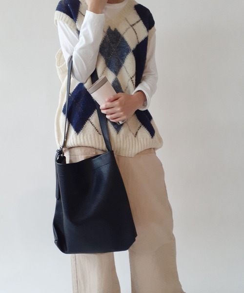 thank U more（サンキューモア）の「レザー ビッグ ショルダーバッグ（ショルダーバッグ・レディース・ダークベージュ/ブラウン/キャメル/ブラック・FREE）」の16枚目の写真