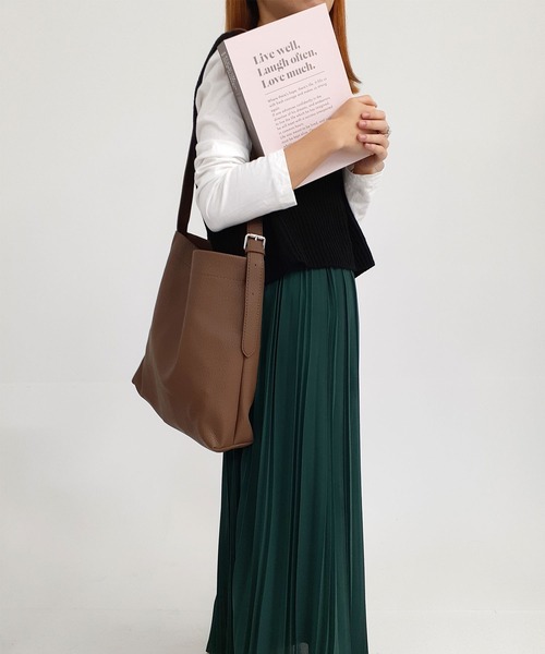 thank U more（サンキューモア）の「レザー ビッグ ショルダーバッグ（ショルダーバッグ・レディース・ダークベージュ/ブラウン/キャメル/ブラック・FREE）」の18枚目の写真