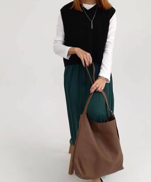 thank U more（サンキューモア）の「レザー ビッグ ショルダーバッグ（ショルダーバッグ・レディース・ダークベージュ/ブラウン/キャメル/ブラック・FREE）」の19枚目の写真