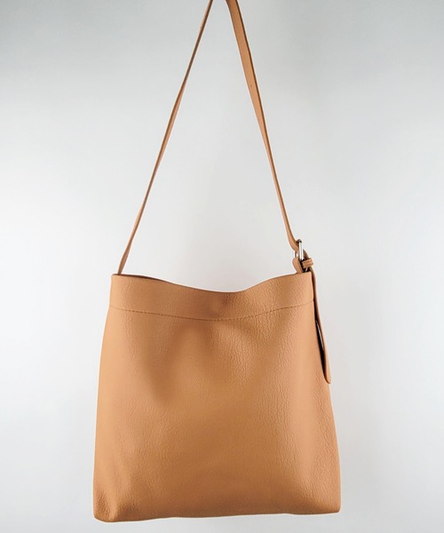 thank U more（サンキューモア）の「レザー ビッグ ショルダーバッグ（ショルダーバッグ・レディース・ダークベージュ/ブラウン/キャメル/ブラック・FREE）」の21枚目の写真
