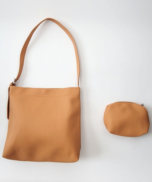 thank U more（サンキューモア）の「レザー ビッグ ショルダーバッグ（ショルダーバッグ・レディース・ダークベージュ/ブラウン/キャメル/ブラック・FREE）」の22枚目の写真