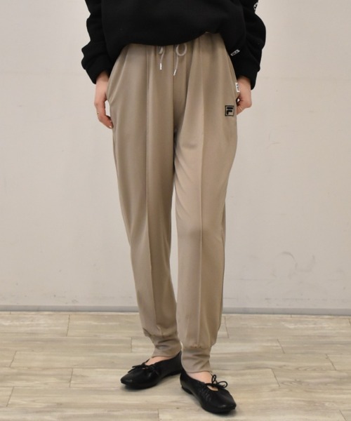 FILA(フィラ)の「<FILA/フィラ>きれい見えジョガーパンツ(その他パンツ・レディース・ブラック/モカ・M/L/LL)」の1枚目の写真