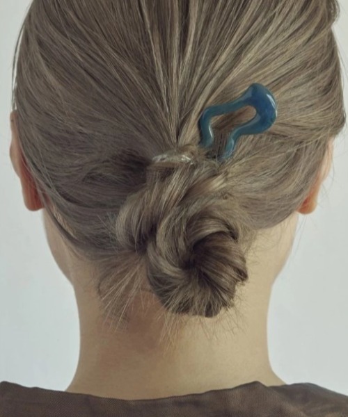 GOLDY(ゴールディ)の「【GOLDY】ニュアンス ウェーブ U字コーム かんざし ※(その他ヘアアクセサリー・レディース・カーキ/ブルー/ベージュ/ネイビー・FREE)」の4枚目の写真
