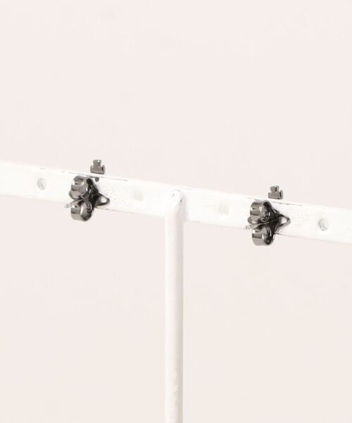 Vivienne Westwood(ヴィヴィアンウエストウッド)の「62010015/FARAH EARRINGS-SMV(ピアス(両耳用)・レディース・ゴールド/ブラック/ピンク/シルバー・FREE)」の5枚目の写真