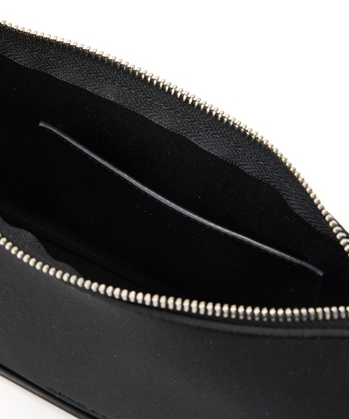 ADAM ET ROPE'（アダムエロペ）の「ネオプレンワンハンドルバッグ（ショルダーバッグ・レディース・オフホワイト/ブラック系その他・FREE）」の14枚目の写真