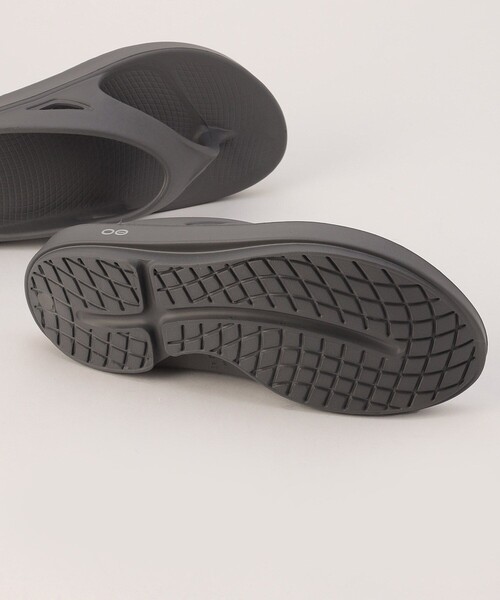 FREAK'S STORE（フリークスストア）の「OOFOS/ウーフォス OOriginal/ウーオリジナル（サンダル・レディース・ブラック/グレー/グリーン/ワインレッド/ベージュ/サックスブルー・7/6/8/5）」の22枚目の写真