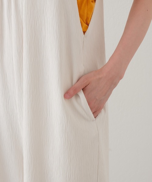 Kastane（カスタネ）の「【サイズ展開あり/WEB限定】ランダムプリーツアメスリサロペット（サロペット/オーバーオール・レディース・ブラック/アイボリー・0/1）」の5枚目の写真