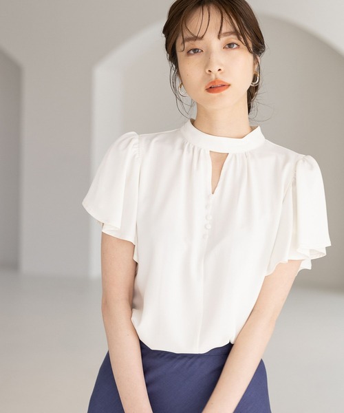 Andemiu(アンデミュウ)の「スタンドラッフルブラウス197857(シャツ/ブラウス・レディース・ネイビー/ホワイト/ライトグリーン/ライトイエロー・FREE)」の2枚目の写真