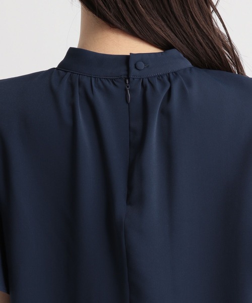 Andemiu(アンデミュウ)の「スタンドラッフルブラウス197857(シャツ/ブラウス・レディース・ネイビー/ホワイト/ライトグリーン/ライトイエロー・FREE)」の11枚目の写真