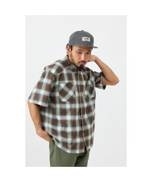 BIG MIKE(ビッグマイク)の「BIG MIKE ビックマイク/ OMBRE CHECK SS SHIRTS 1 オンブレ チェック 半袖シャツ 102325510(シャツ/ブラウス・メンズ・ブルー系その他/グリーン系その他・MEDIUM/LARGE/X-LARGE)」の6枚目の写真