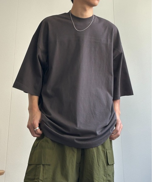 CREARE -LINO-(クレアーレリノ)の「【USAコットン】ヘビーウエイト オーバーサイズ ビック フットボール ルーズ Tシャツ<ユニセックス>(Tシャツ/カットソー・メンズ・アイボリー/ブラック/ホワイト/ネイビー/チャコールグレー/ブラウン/ブラック系その他・L/XL/M)」の5枚目の写真