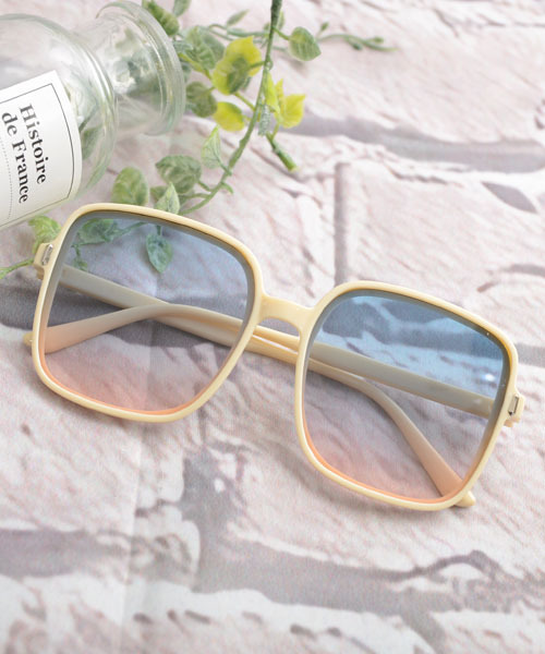 TONE SELECT GOODS(トーンセレクトグッズ)の「【urge select】クリアフレーム サングラス【ウェリントン】(サングラス・レディース・ブラウン/ブラック/ブルー/ピンク/ベージュ/クリアブラウン/ブラック系/スカイブルー/ライトピンク・FREE)」の7枚目の写真