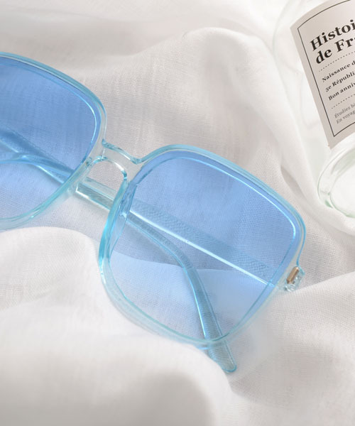 TONE SELECT GOODS(トーンセレクトグッズ)の「【urge select】クリアフレーム サングラス【ウェリントン】(サングラス・レディース・ブラウン/ブラック/ブルー/ピンク/ベージュ/クリアブラウン/ブラック系/スカイブルー/ライトピンク・FREE)」の6枚目の写真