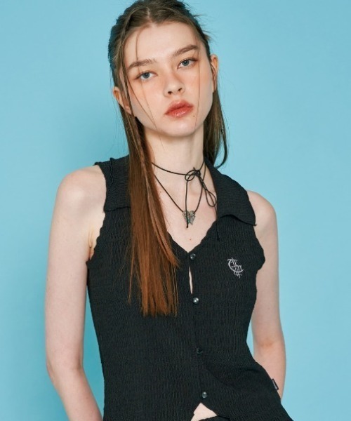 FANCY CLUB（ファンシークラブ）の「A'GEM/9 × .kom『 FANCY CLUB/ファンシークラブ』CRIMPY COLLAR OPEN SLEEVELESS/カラーオープンスリーブレス（シャツ/ブラウス・レディース・ブラック/ホワイト・FREE）」の10枚目の写真