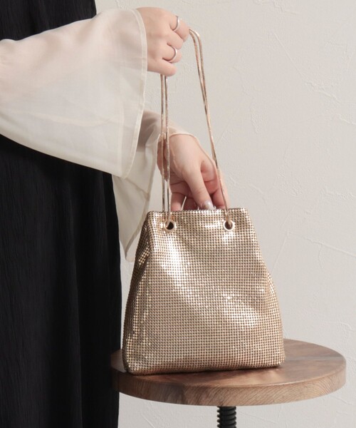 fredy emue（フレディエミュ）の「メタルメッシュ巾着バッグ（ショルダーバッグ・レディース・ゴールド/ブラック・FREE）」の2枚目の写真