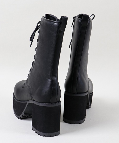 SPINNS(スピンズ)の「フェイクレザーレースアップ厚底シューズ(ブーツ・レディース・ブラック・M/L/LL)」の2枚目の写真