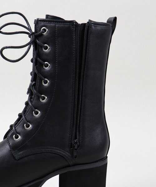 SPINNS(スピンズ)の「フェイクレザーレースアップ厚底シューズ(ブーツ・レディース・ブラック・M/L/LL)」の4枚目の写真