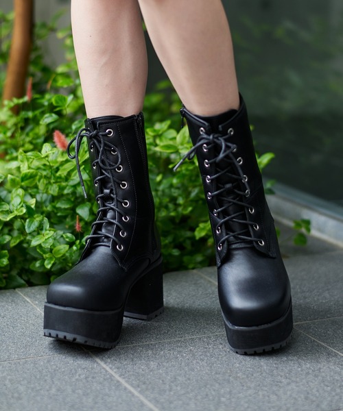 SPINNS(スピンズ)の「フェイクレザーレースアップ厚底シューズ(ブーツ・レディース・ブラック・M/L/LL)」の10枚目の写真