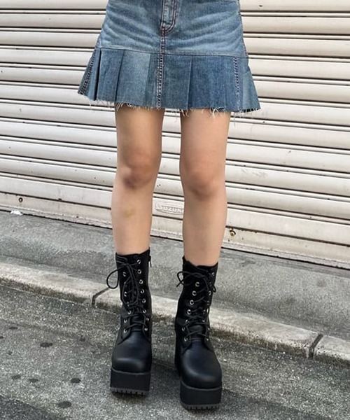 SPINNS(スピンズ)の「フェイクレザーレースアップ厚底シューズ(ブーツ・レディース・ブラック・M/L/LL)」の22枚目の写真