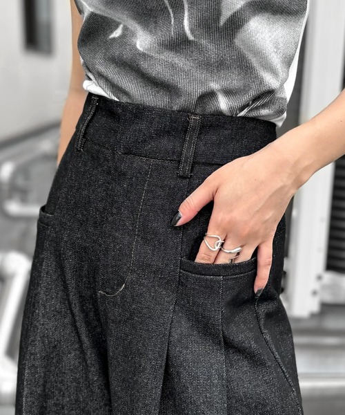 LVEU.（ラブユ.）の「【LVEU.】ハイウエストダブルタックワイドデニム / ボトムス デニム パンツ ハイウエスト ワイド タック ワンウォッシュ ブラック（デニムパンツ・レディース・ブラック・FREE）」の2枚目の写真