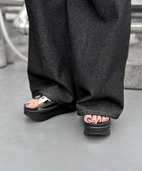 LVEU.（ラブユ.）の「【LVEU.】ハイウエストダブルタックワイドデニム / ボトムス デニム パンツ ハイウエスト ワイド タック ワンウォッシュ ブラック（デニムパンツ・レディース・ブラック・FREE）」の3枚目の写真