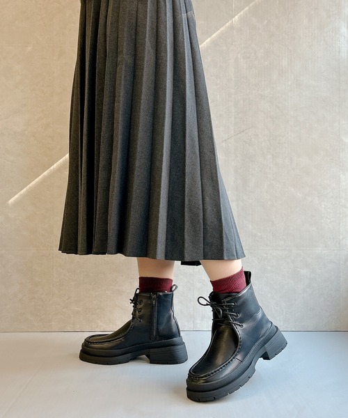 Noubel Voug Relax（ヌーベルヴォーグリラックス）の「トラックソール チロリアンブーツ（ブーツ・レディース・ホワイト/ブラック・M/LL/L/S）」の2枚目の写真