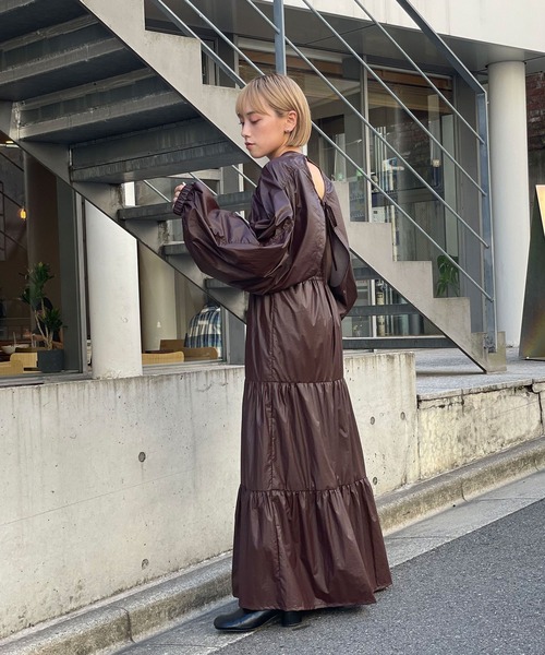 CIAOPANIC（チャオパニック）の「コーティングレザーティアードキャミワンピース（ワンピース・レディース・ブラック/ブラウン・1/0）」の9枚目の写真