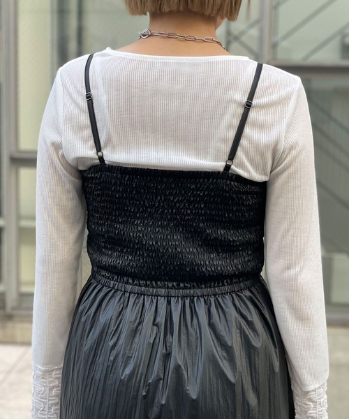 CIAOPANIC（チャオパニック）の「コーティングレザーティアードキャミワンピース（ワンピース・レディース・ブラック/ブラウン・1/0）」の4枚目の写真