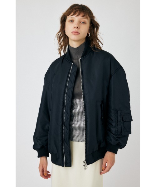 MOUSSY(マウジー)の「OVER MA-1 ジャケット(MA-1・レディース・ライトカーキ/ブラック/ライトグレー・FREE)」の4枚目の写真
