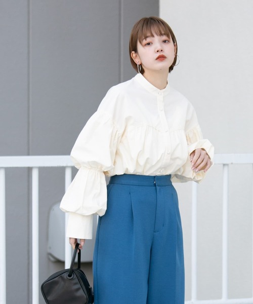KBF（ケイビーエフ）の「ダブルスリーブギャザーシャツ（シャツ/ブラウス・レディース・ダークブラウン/アイボリー/ベージュ系その他・ONE）」の4枚目の写真