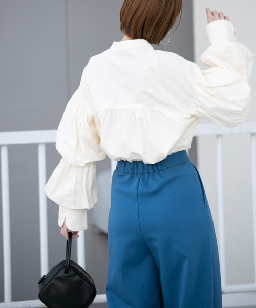 KBF（ケイビーエフ）の「ダブルスリーブギャザーシャツ（シャツ/ブラウス・レディース・ダークブラウン/アイボリー/ベージュ系その他・ONE）」の6枚目の写真