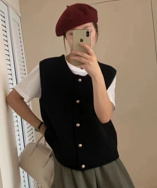 SETUP7(セットアップセブン)の「【SETUP7】くるみボタンクルーネックベスト KNF037(ベスト・レディース・グレー/ブラウン/ブラック・FREE)」の1枚目の写真