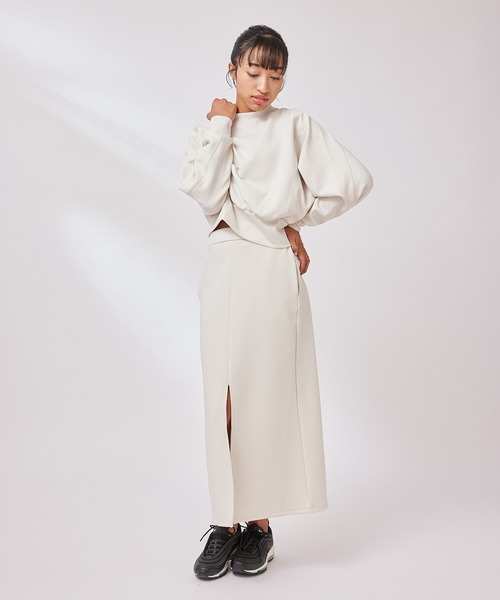 NERGY(ナージー)の「バックジッププルオーバー(その他トップス・レディース・ライトグレー/ブラック/キナリ・FREE)」の4枚目の写真