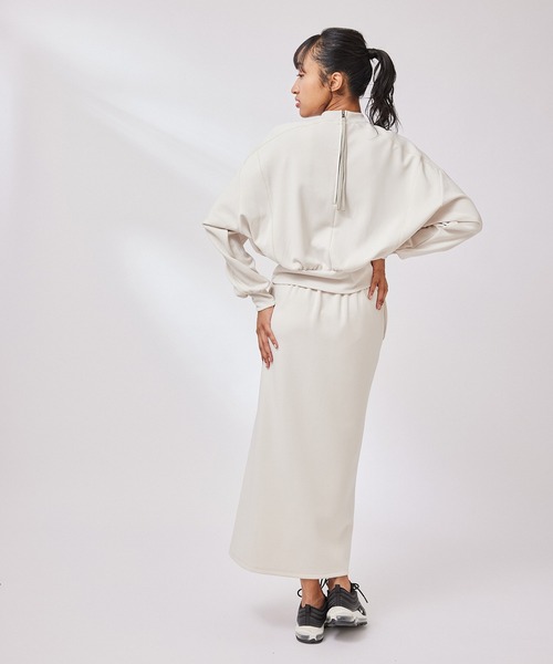 NERGY(ナージー)の「バックジッププルオーバー(その他トップス・レディース・ライトグレー/ブラック/キナリ・FREE)」の5枚目の写真