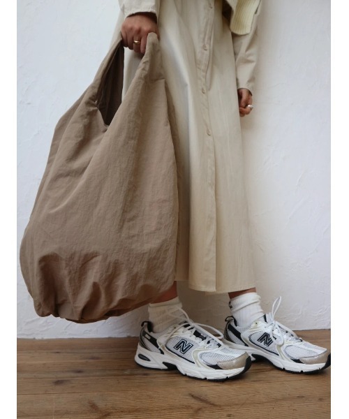 TRUNC（トランクエイティーエイト）の「Circle Nylon Big Bag（トートバッグ・レディース・ブラック/アイボリー/カーキ・FREE）」の3枚目の写真