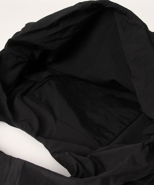 TRUNC（トランクエイティーエイト）の「Circle Nylon Big Bag（トートバッグ・レディース・ブラック/アイボリー/カーキ・FREE）」の11枚目の写真