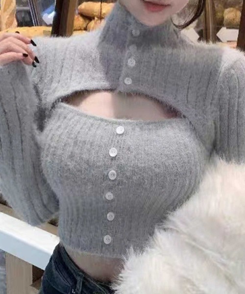 SPIGA(スピーガ)の「フロント釦カットアウトハイネックシャギーニット(ニット/セーター・レディース・ホワイト/グレー/ブラック・FREE)」の4枚目の写真