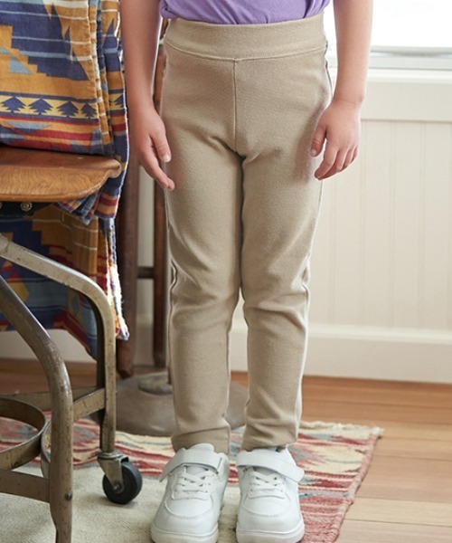 b・ROOM(ビールーム)の「【エニウェアシリーズ】ストレッチスリムパンツ(その他パンツ・キッズ・ベージュ/モスグリーン/シルバーグレー/ダークパープル/グレイッシュブルー/ブラック・100cm/110cm/140cm/130cm/120cm)」の3枚目の写真