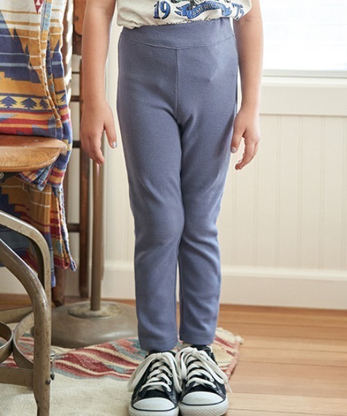 b・ROOM(ビールーム)の「【エニウェアシリーズ】ストレッチスリムパンツ(その他パンツ・キッズ・ベージュ/モスグリーン/シルバーグレー/ダークパープル/グレイッシュブルー/ブラック・100cm/110cm/140cm/130cm/120cm)」の5枚目の写真