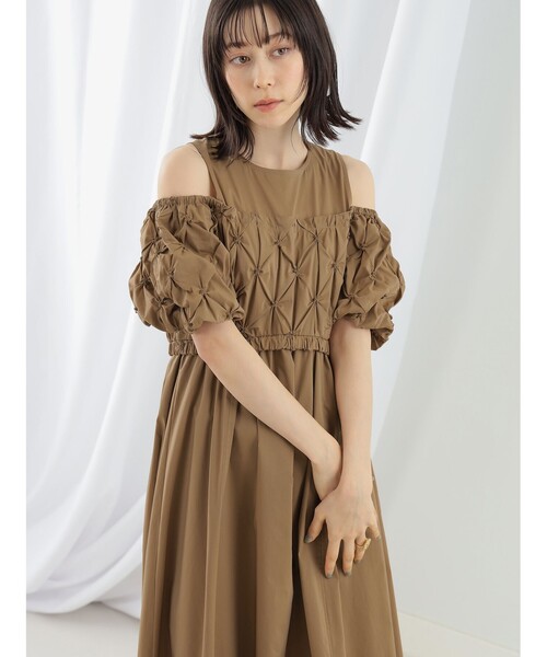 Ray BEAMS（レイビームス）の「Ray BEAMS / オフショルダー パフスリーブ ワンピース（ワンピース・レディース・ブラック/ブラウン系その他3・0/1）」の13枚目の写真